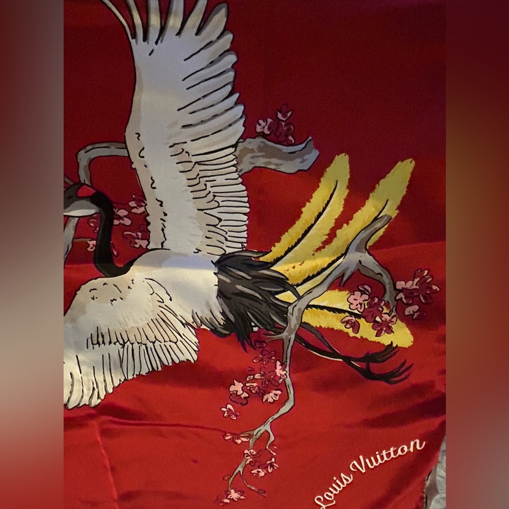 COPY - Authentic Louis Vuitton silk scarf. Absolutely gorgeous. - Picture 6 of 16